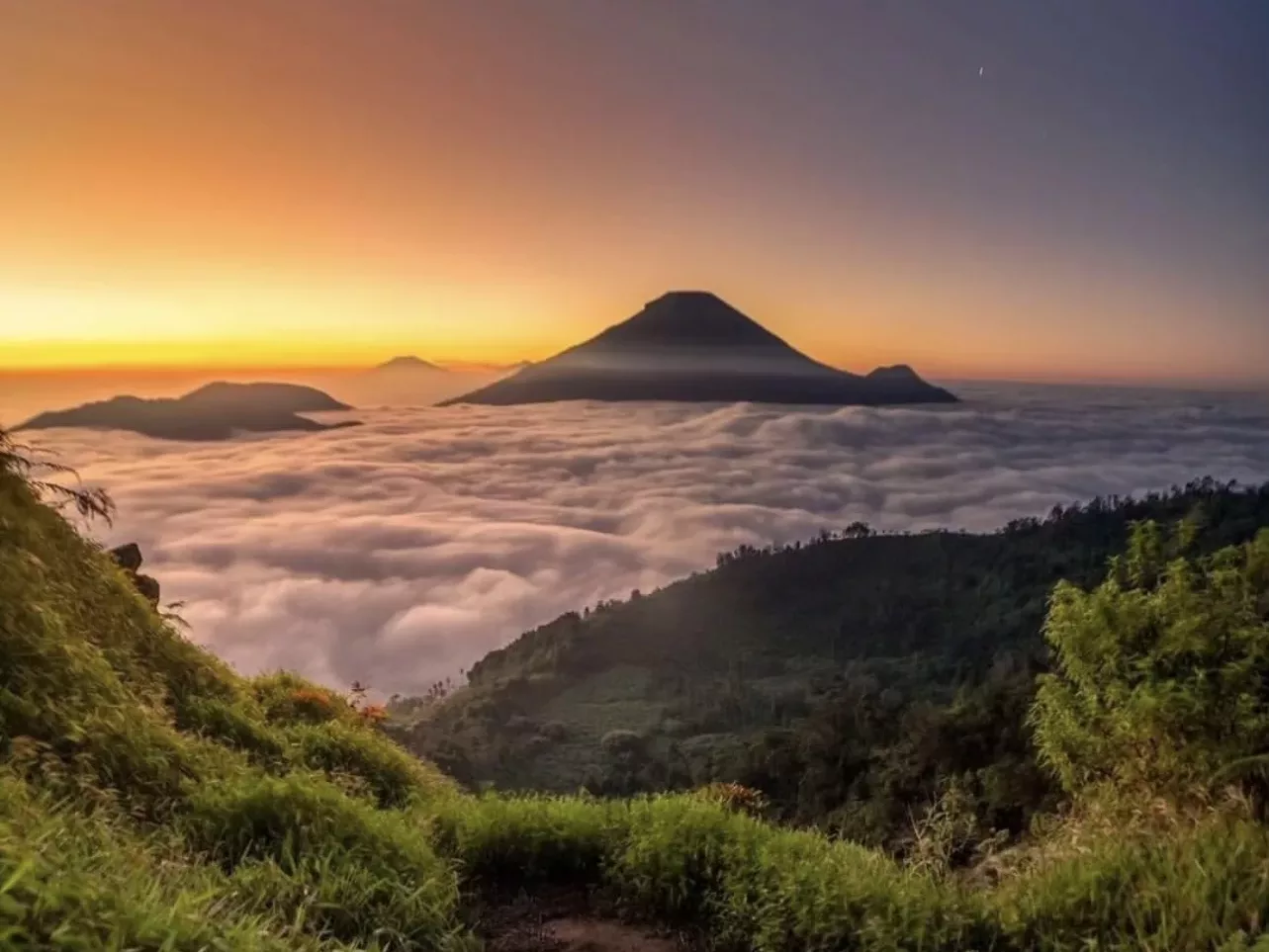 Keindahan Golden Sunrise Bukit Sikunir Dieng Dan Jelajah Wisata